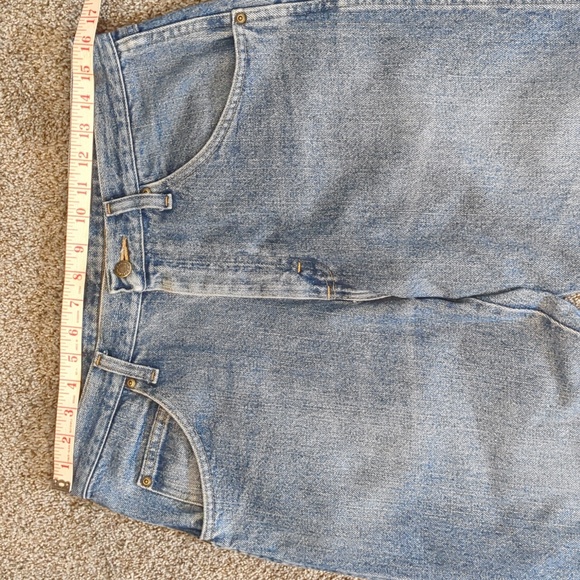 Men's Wrangler distressed regular fit blue jeans size 32X32 - Picture 2 of 12